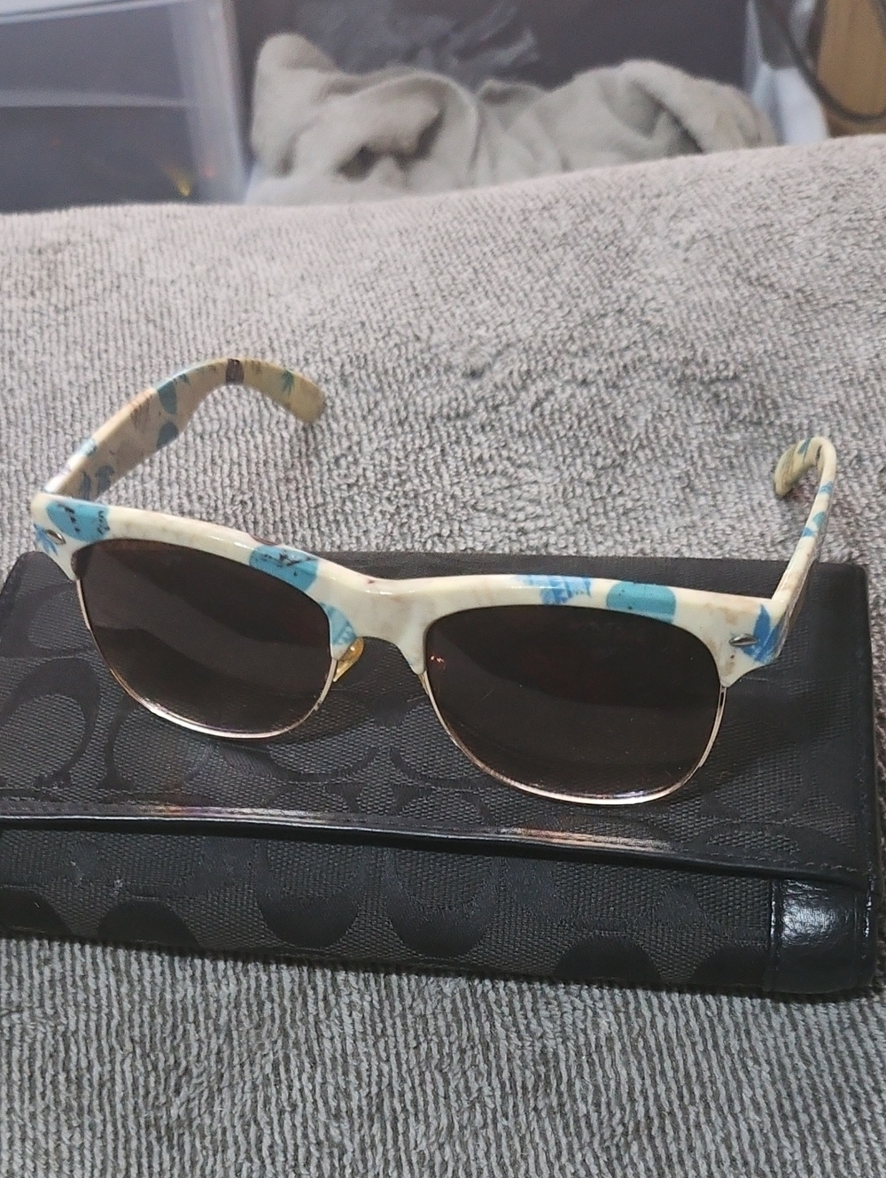 Amazon Womens Floral Pattern Cat-Eye Sunglasses with Brown Lenses